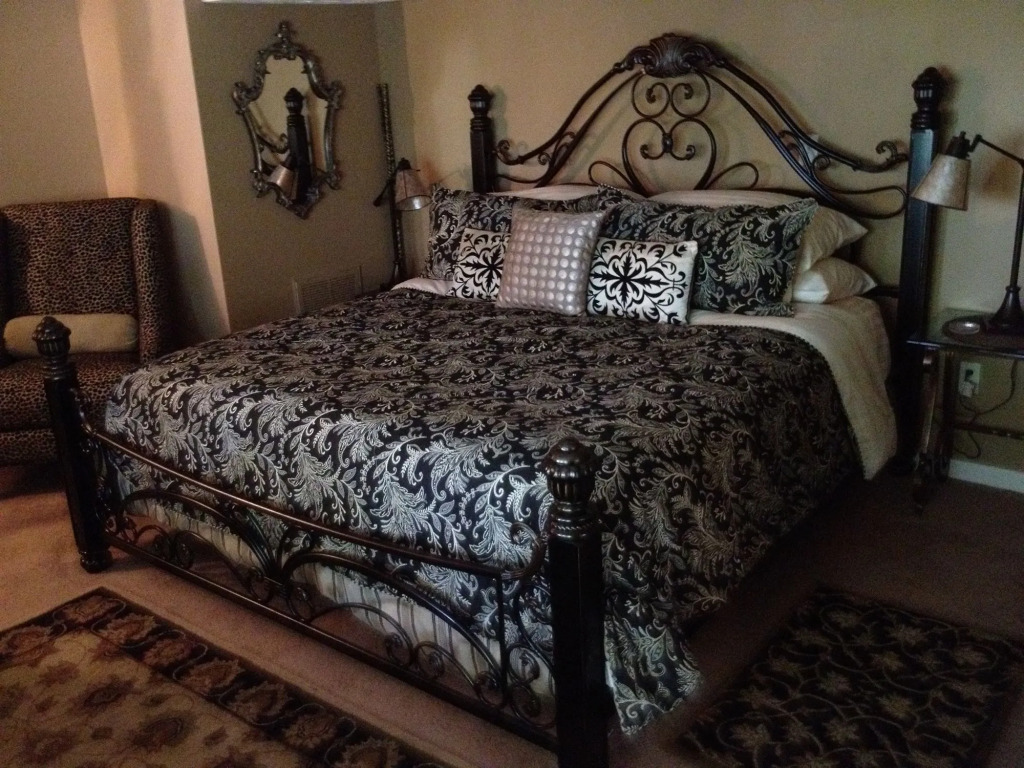 Red Bud Manor Inn