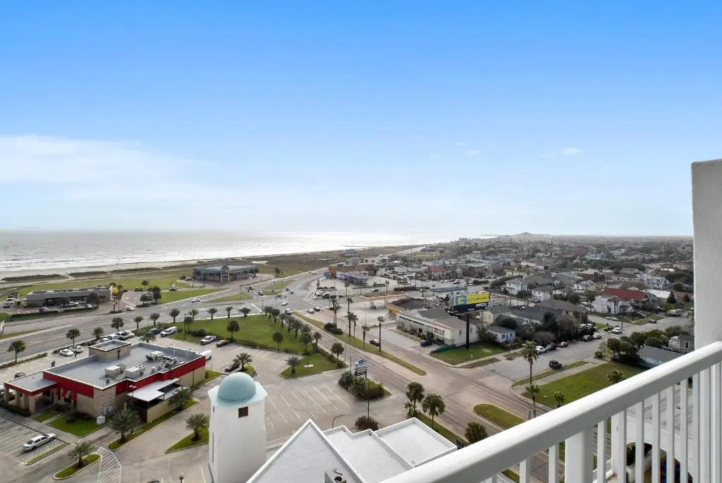 Emerald 1111 by Ryson Vacation Rentals