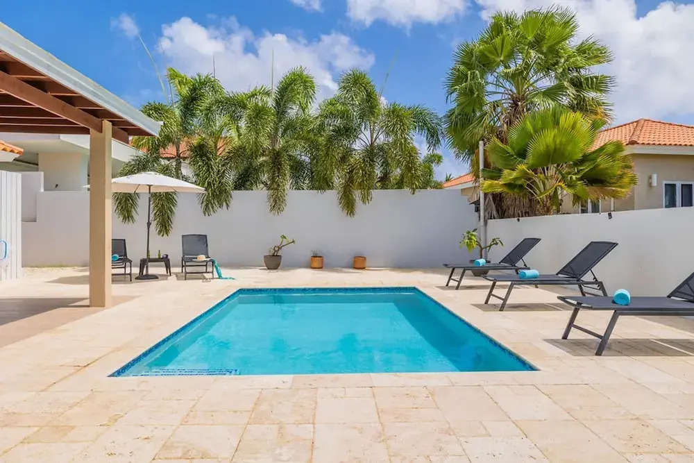 High-end Pool Getaway Upscale 5 Location BBQ