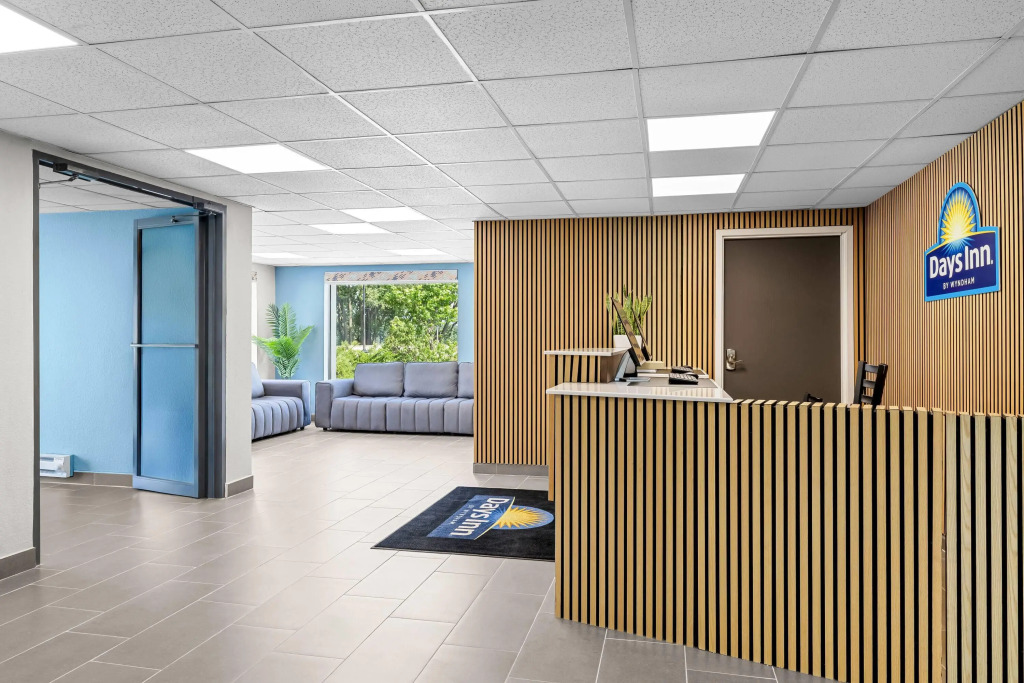 Days Inn by Wyndham La Crosse