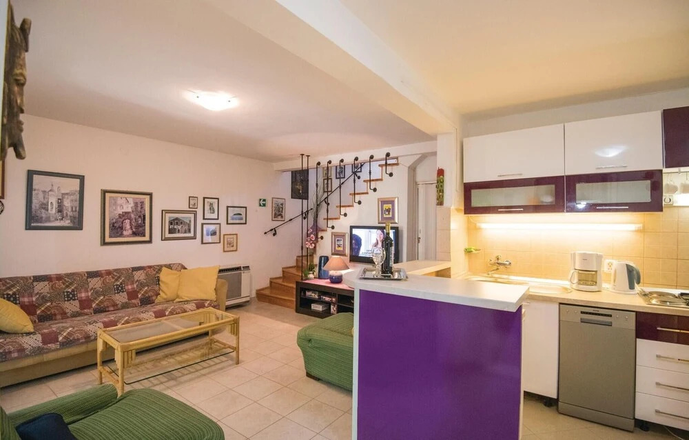 Holiday Home Sucuraj 06