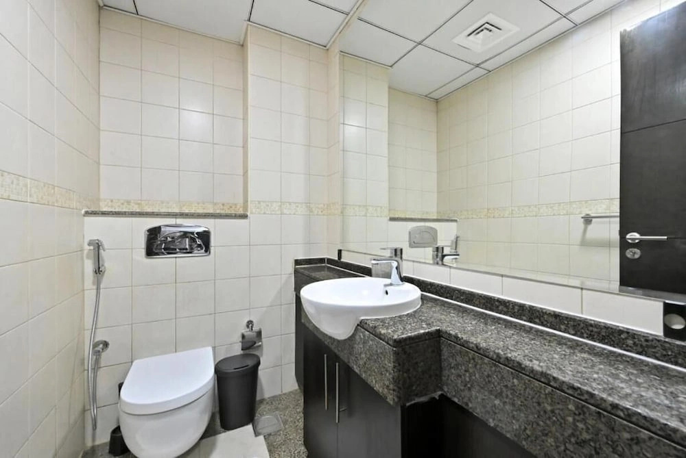 Bloomfields Signature 1BR Bay Central We