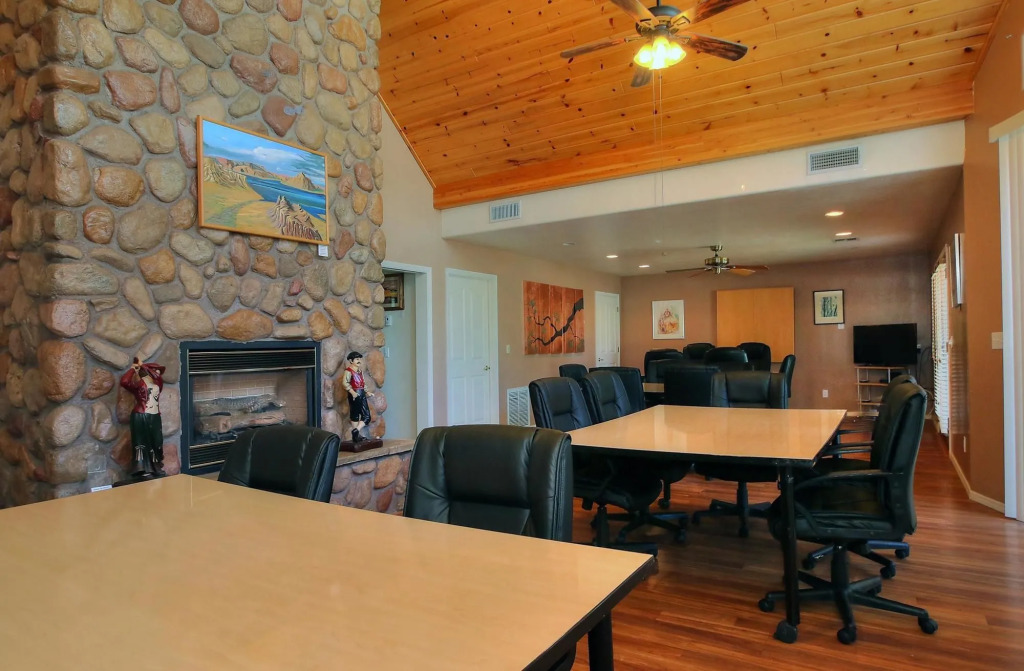Majestic Mountain Inn