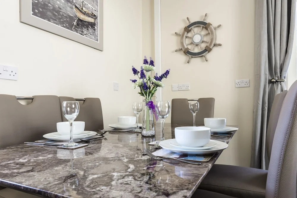 The Sail, Two Bedroom Apartment - Tenby