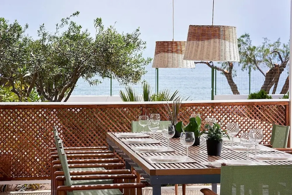 Seafront Villa With Private Pool and Kids Playground 300m From Restaurants