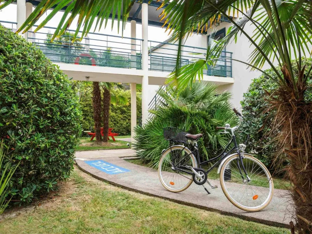 B&B HOTEL Les Sables-dOlonne Centre Gare