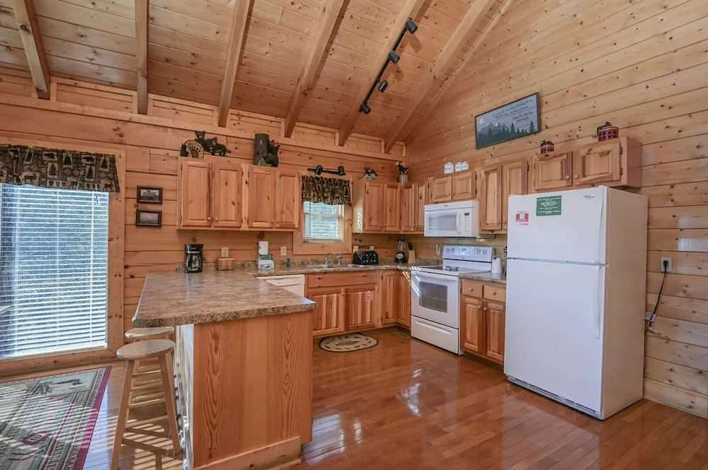 Hillside Retreat by Heritage Cabin Rentals