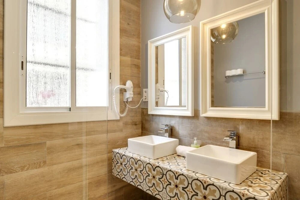 Beautiful 2bdr in Lovely Lesseps, 8mins to Metro
