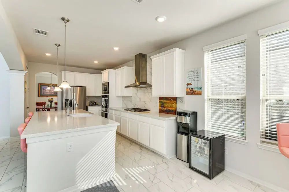 Games, Films & Outdoor Fun: Luxe Home in La Marque