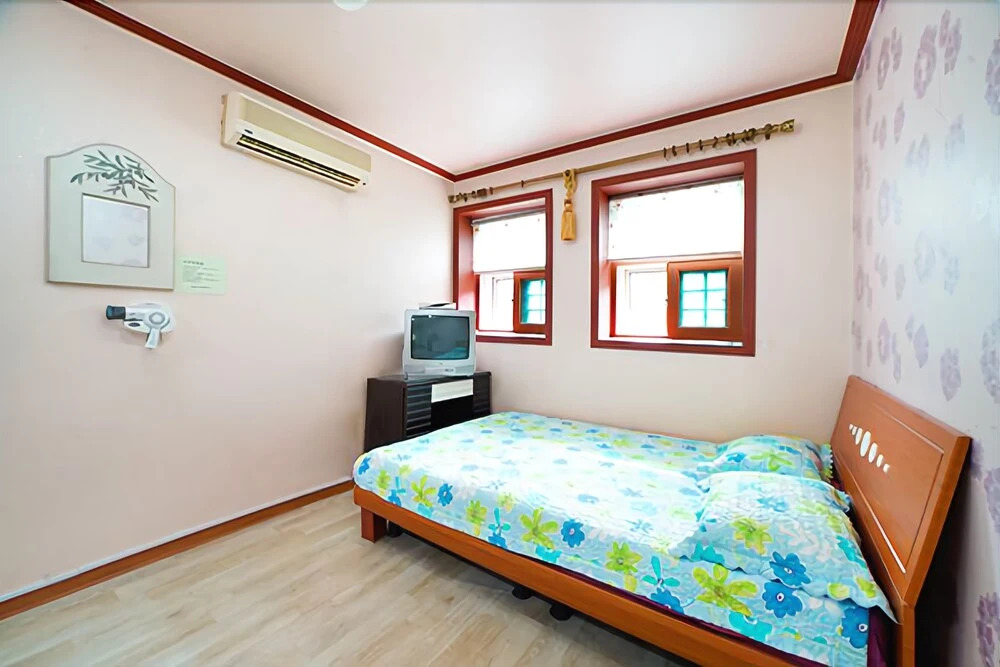 Hongcheon White House Pension