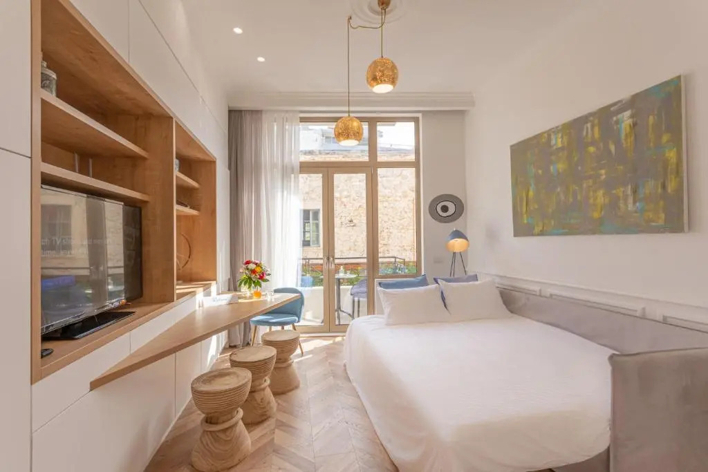Chandakos 8 Design Apts