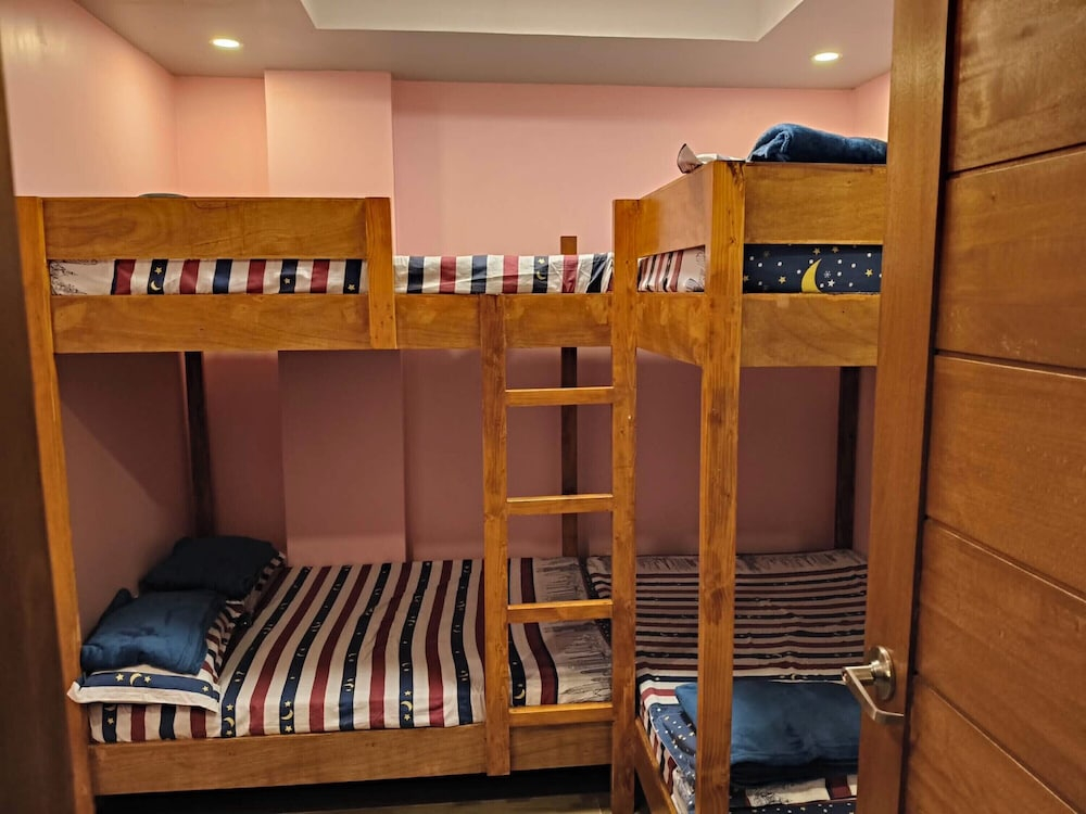MEEKS VILLAS TRANSIENT HOUSE