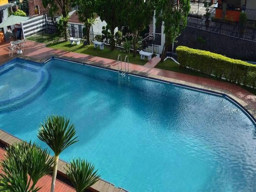 Hotel Lurus