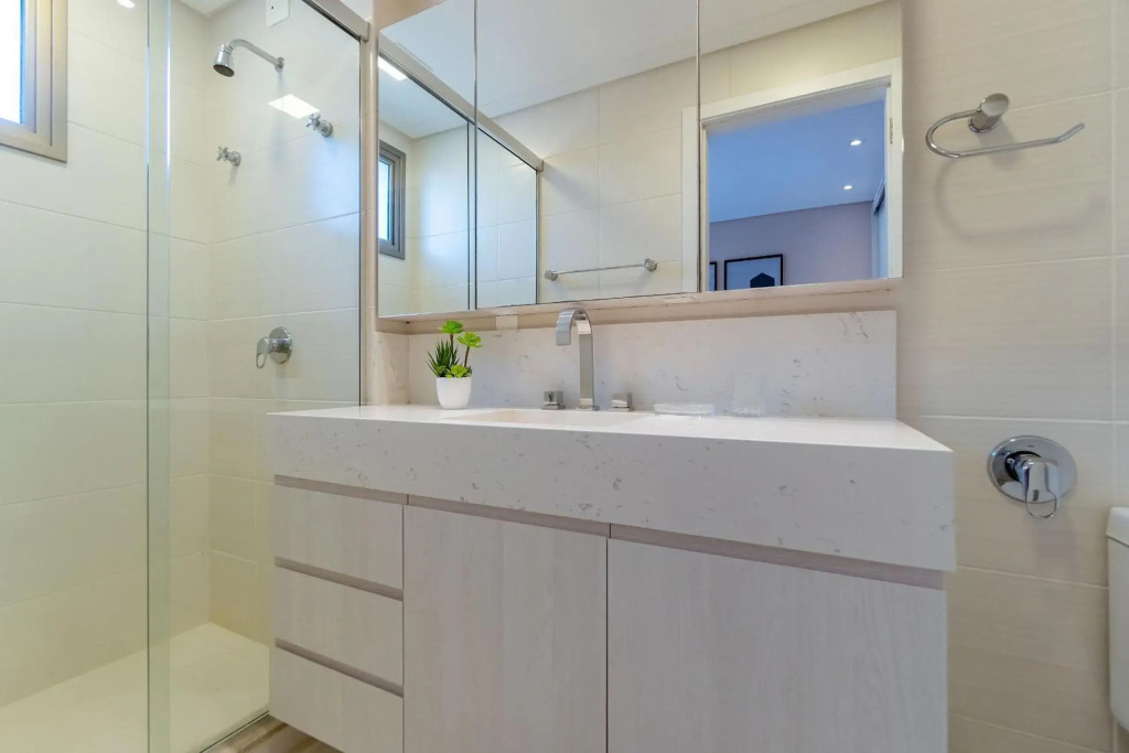 Punta Blu Residence, Luxuoso Apartamento no centro de Bombinhas - 4 dorm