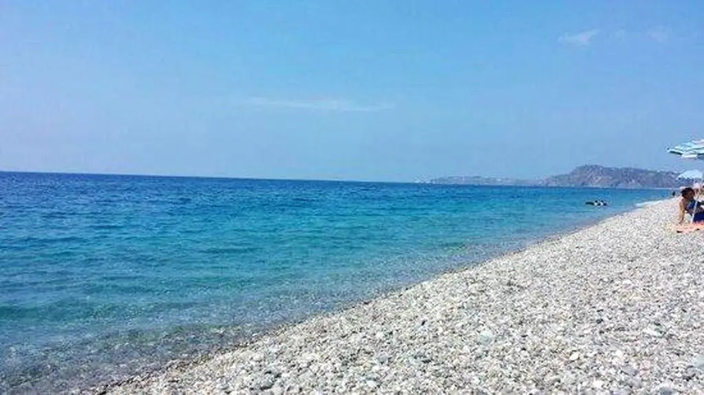 One bedroom appartement at Milazzo 30 m away from the beach with sea view furnished terrace and wifi