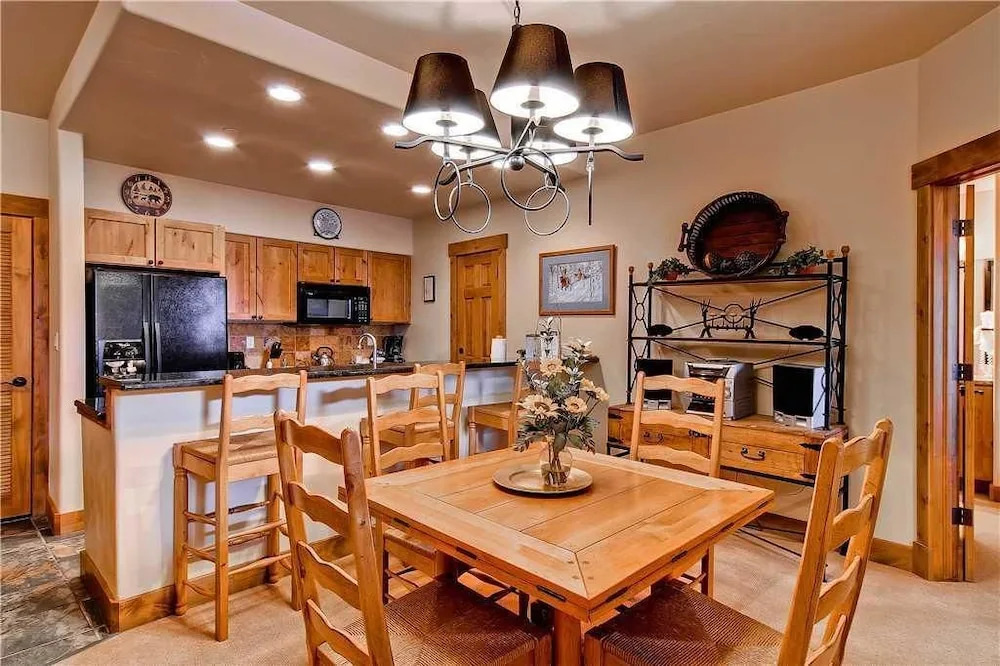 3101 Champagne Lodge, Trappeur's Crossing Apartment 2
