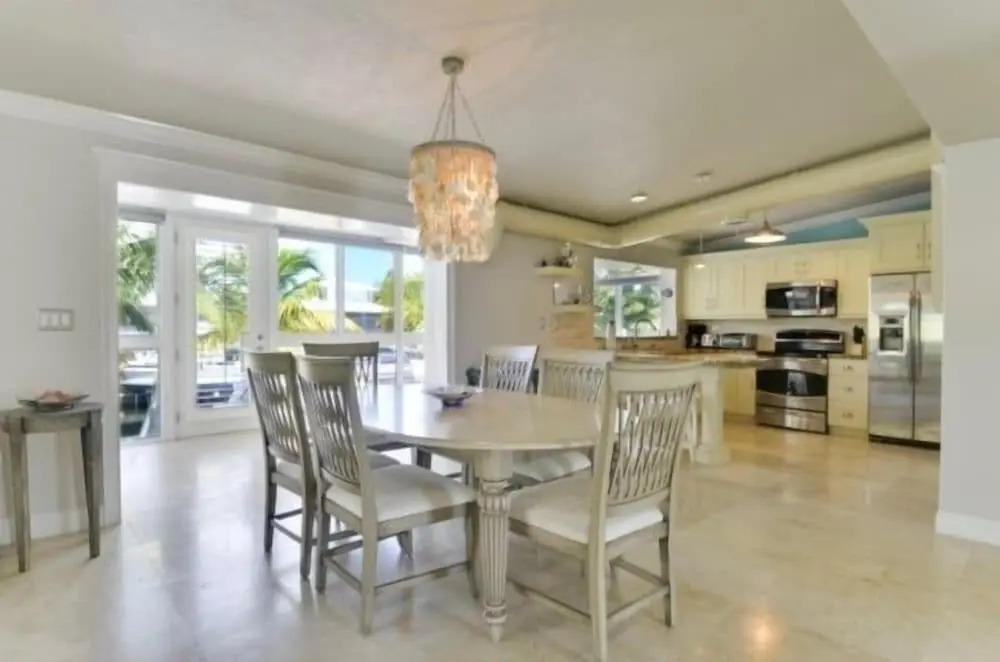 Beautifully Remodeled Roomy Single Family Stilt Home, 2 Bedroom Home by RedAwning