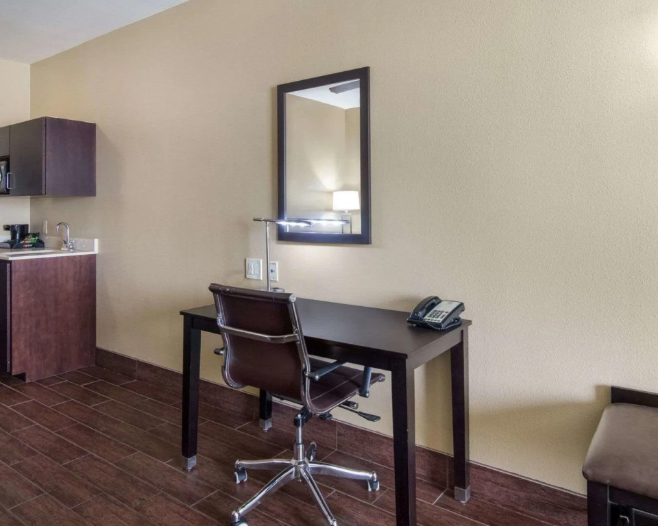 Comfort Suites Odessa near University