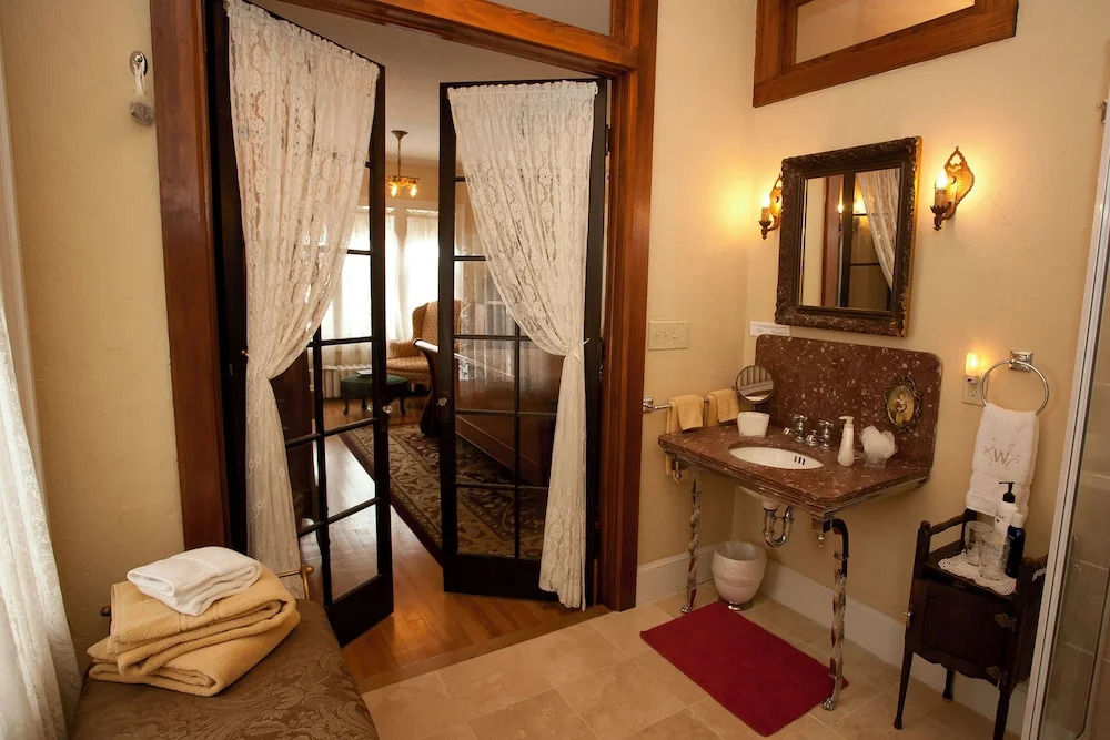 Westphal Mansion Inn Bed & Breakfast