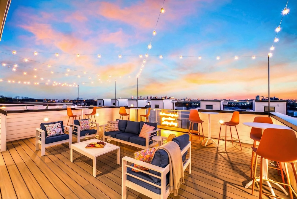Taylor Swift Home Rooftop Hot Tub Movie Theater