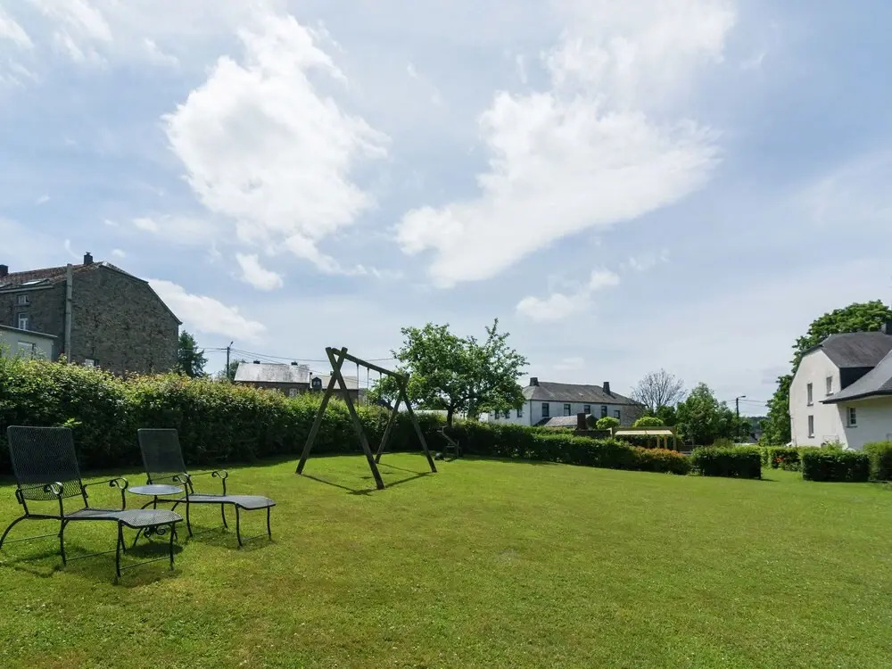Vintage Holiday Home With Swimming Pool In Saint-Hubert