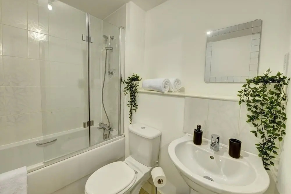 Lovely Flat in Kiln Close With Free Parking