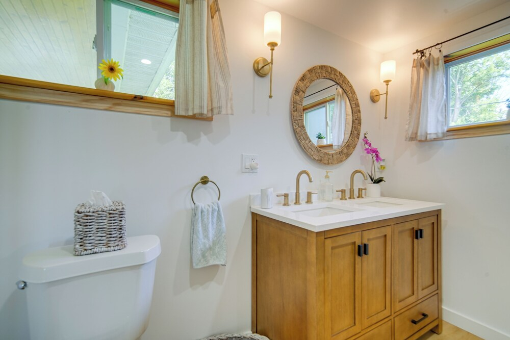 Lakefront Chautauqua Cottage Getaway