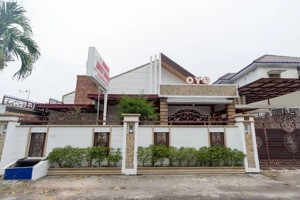 Naufal Guest House by OYO Rooms