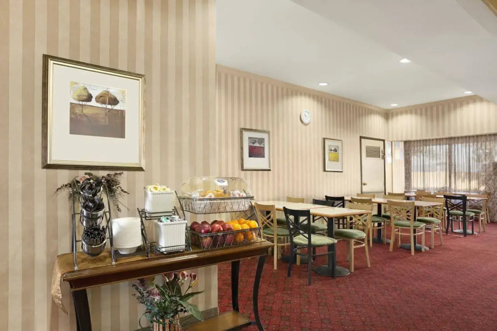 Holiday Inn Express & Suites Camarillo by IHG