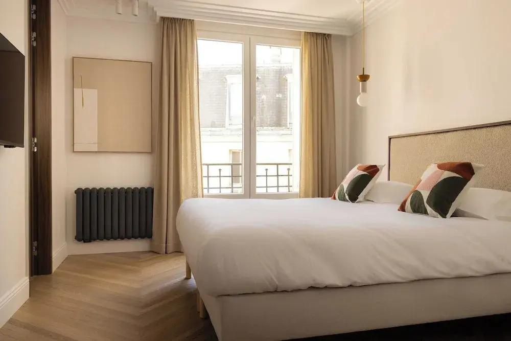 Apartment for 8 People in Grenelle