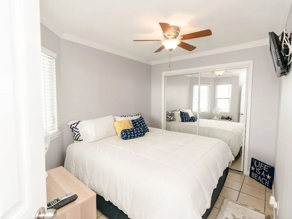 Octopus Gardens Condo #1942517 1 Bedroom 1 Bathroom Condo