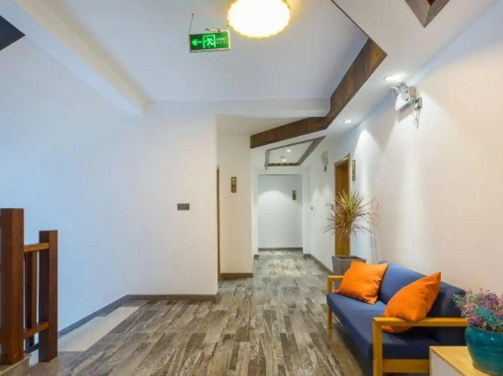 Anji Qingyun Mountain Residence, Cloud Grassland Light Luxury Pool Designer Resort