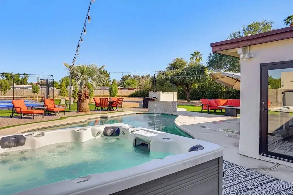 Sports Court + Hot Tub: Luxe Scottsdale Retreat