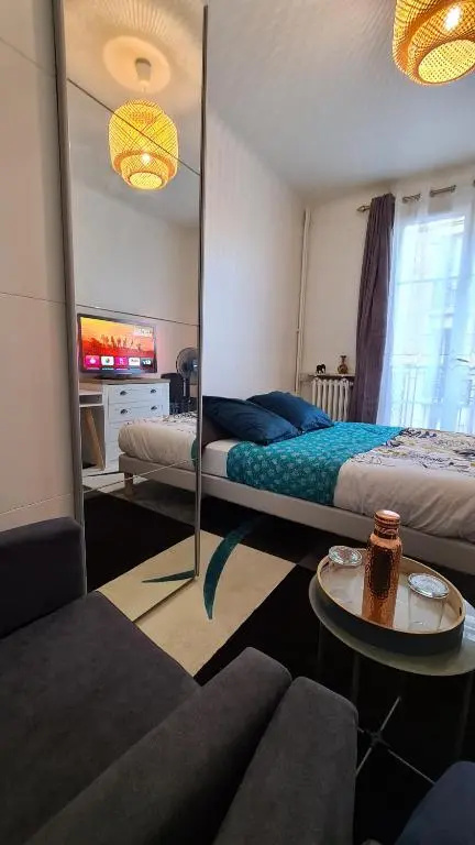 Grande chambre privative à 20 minutes de Paris
