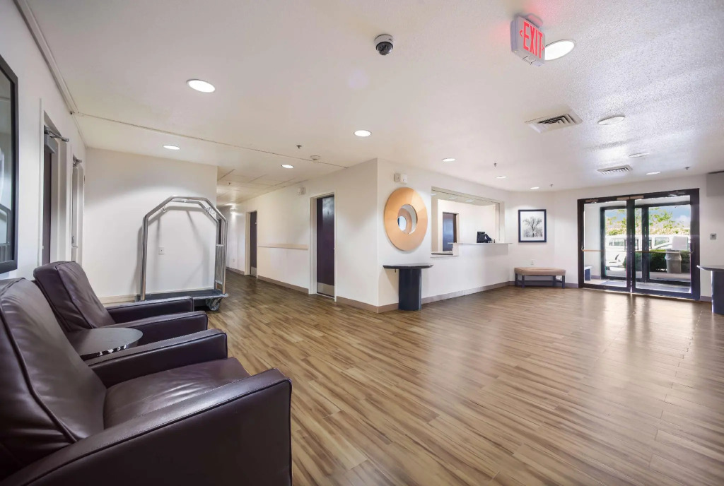 HomeTowne Studios by Red Roof St. Louis - Airport/N Lindbergh
