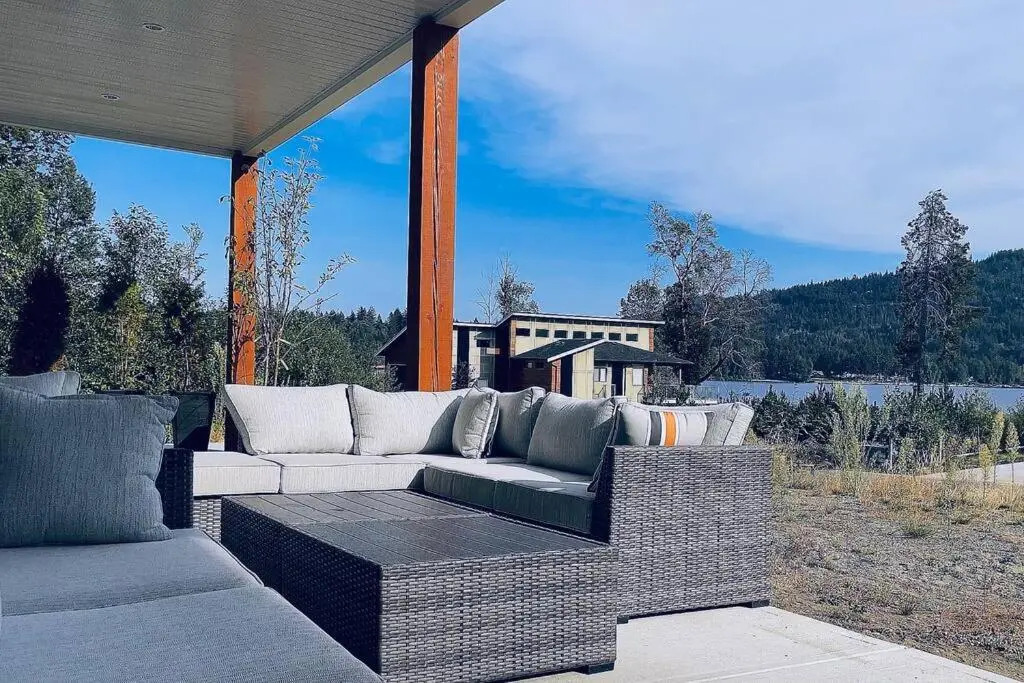 Gorgeous 3 bedroom lake house Suite!
