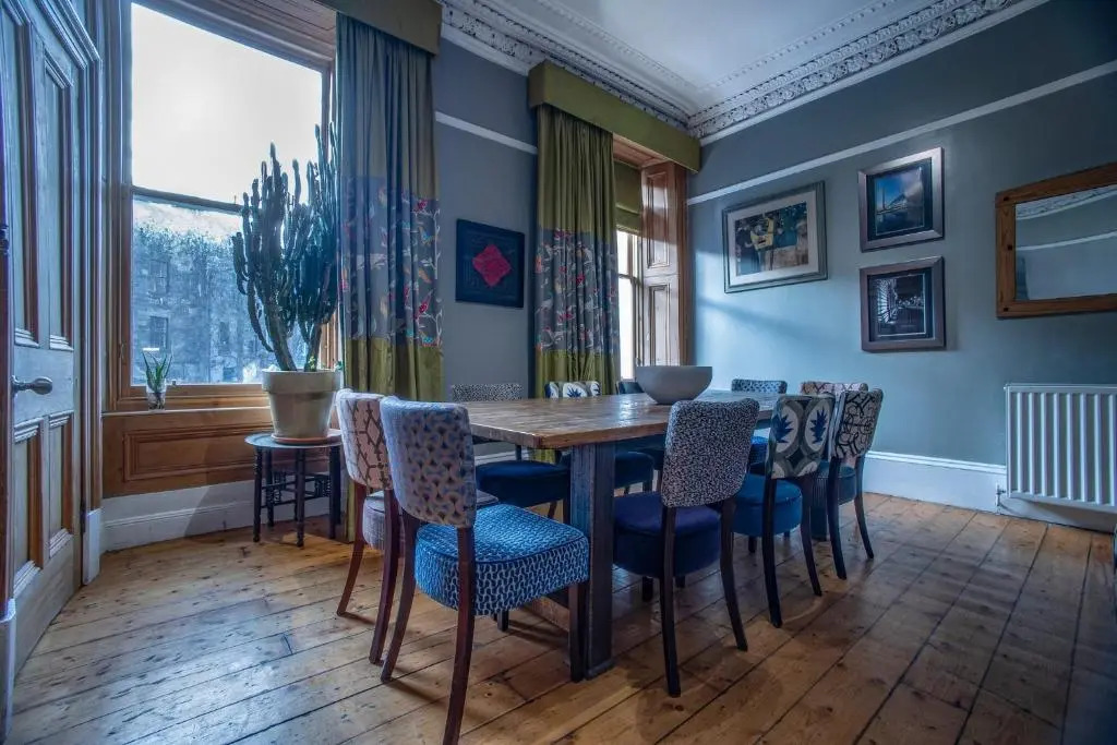 2 Bed in great location 15-20 Minutes walk to SEC