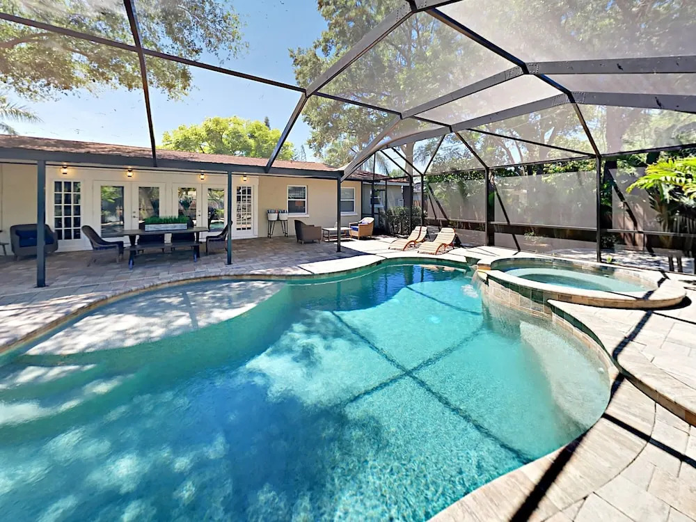 1919 Siesta Drive Home 4 Bedrooms 2 Bathrooms Home