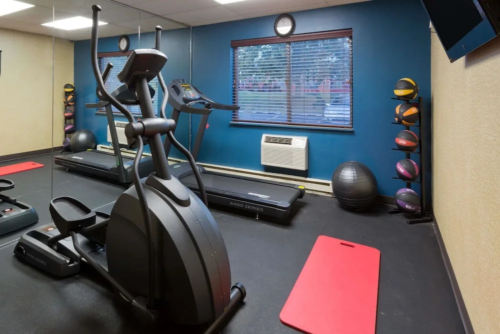 Days Inn by Wyndham Rockford I-90 Walking Distance to Casino