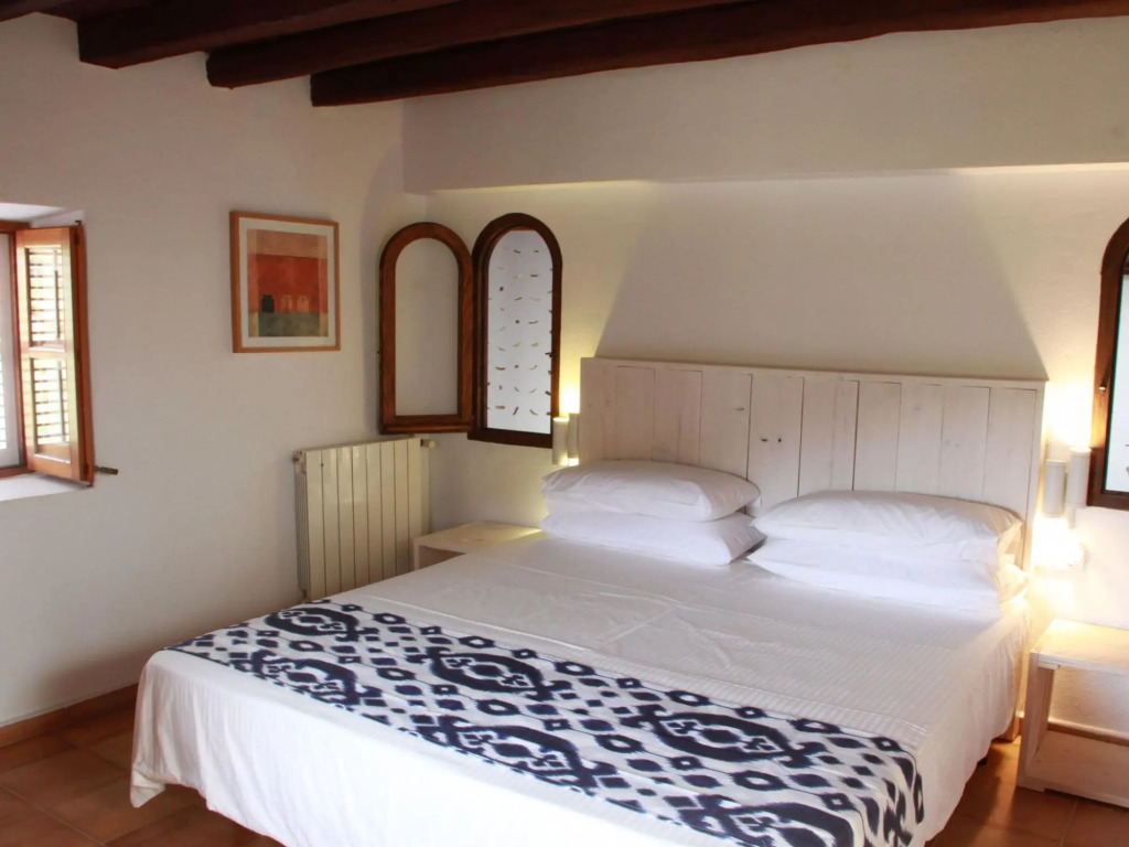 Lush Farmhouse in Sant Miguel de Balansat with Hot Tub & Private Pool