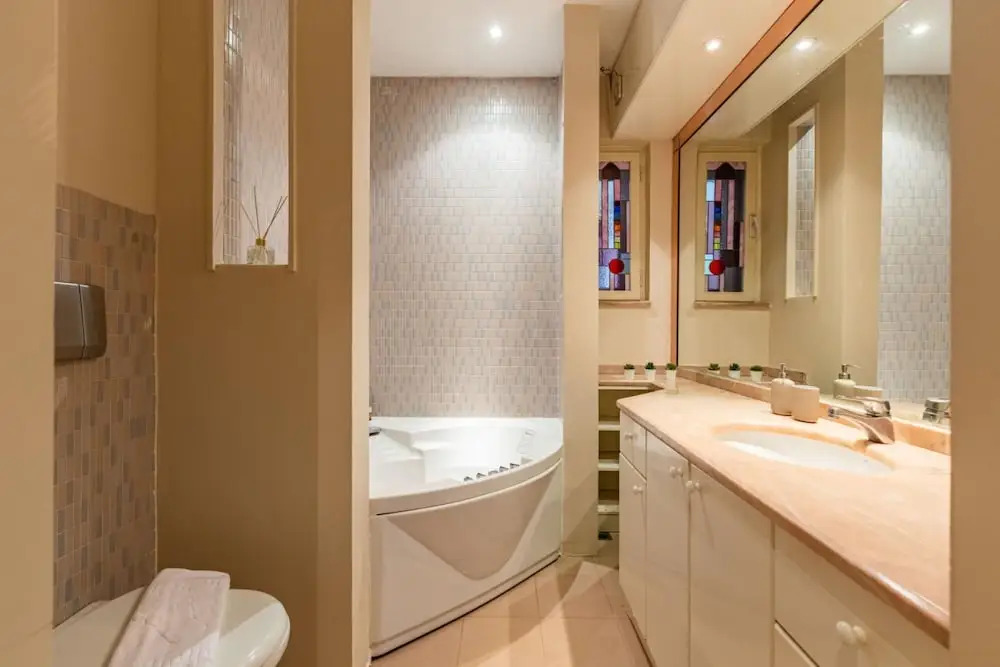 Flat With Balcony and Bosphorus View in Beyoglu