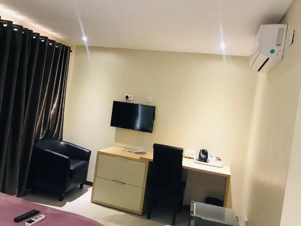 Staybridge Golfview Suites