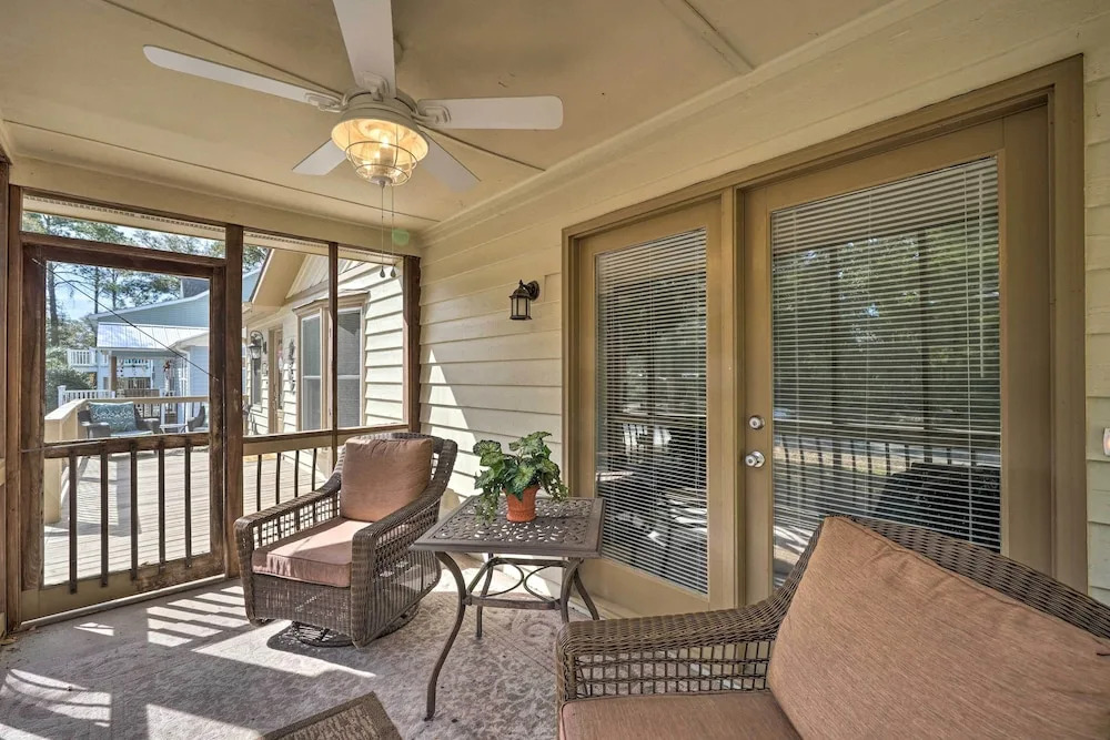Oak Island Getaway w/ Yard - Walk to Beach!