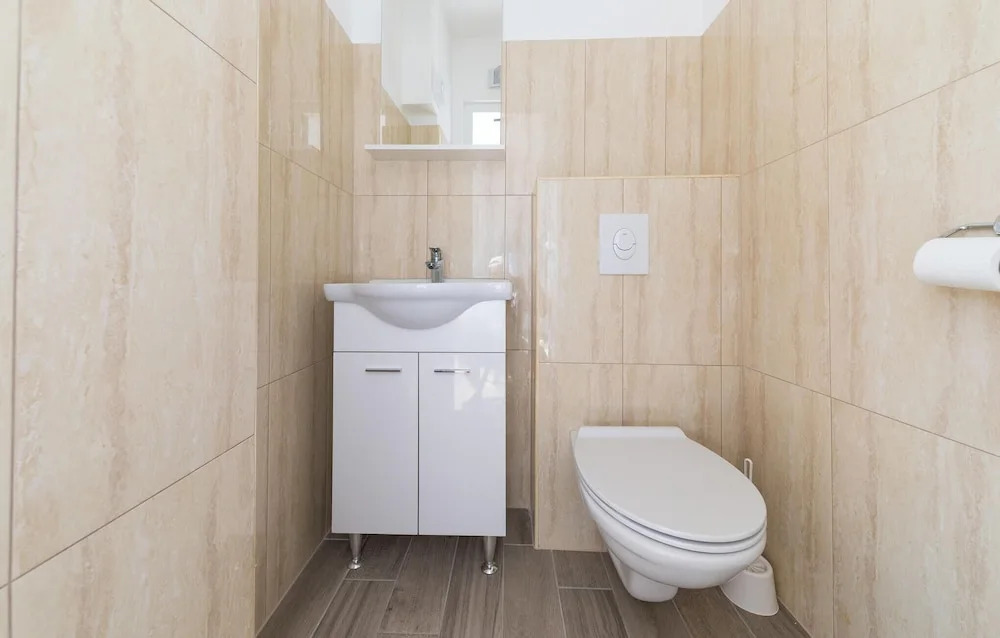 Awesome Home in Okrug Donji With 5 Bedrooms, Wifi and Outdoor Swimming Pool
