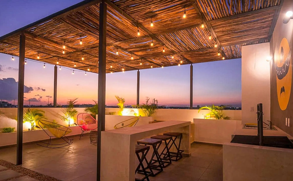 Queen Studio PDC Oasis Pool Rooftop Lounge Walk to 5 Avenida Best Playa Beaches