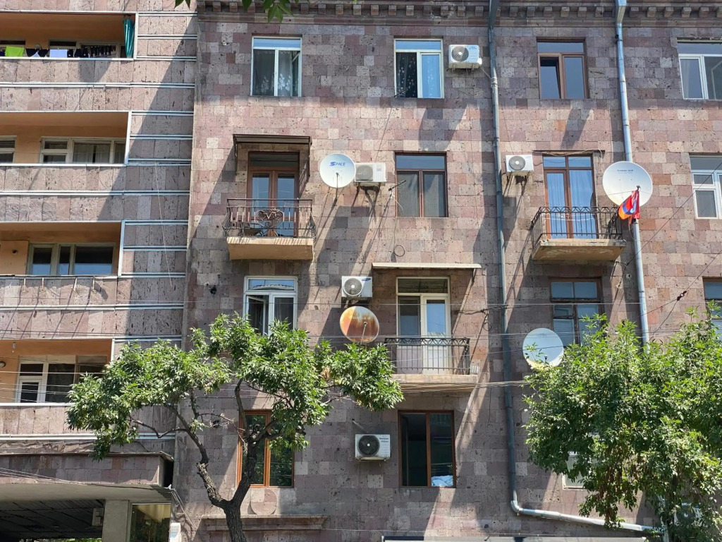Amiryan street 1 bedroom Deluxe apartment With Balcony AM104