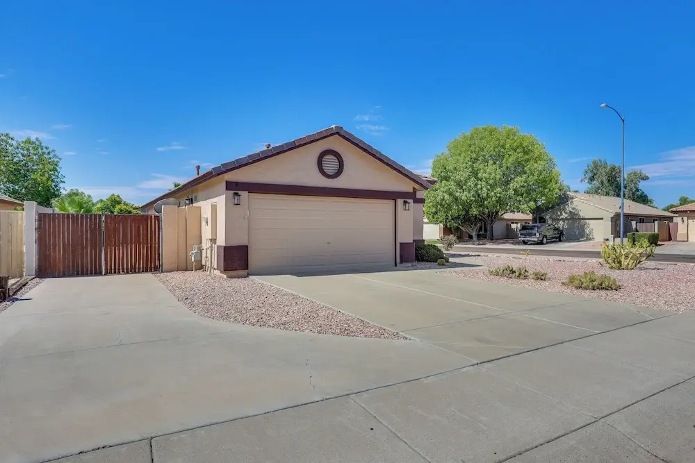 Patio + Fire Pit: Peoria Getaway Near Golfing!