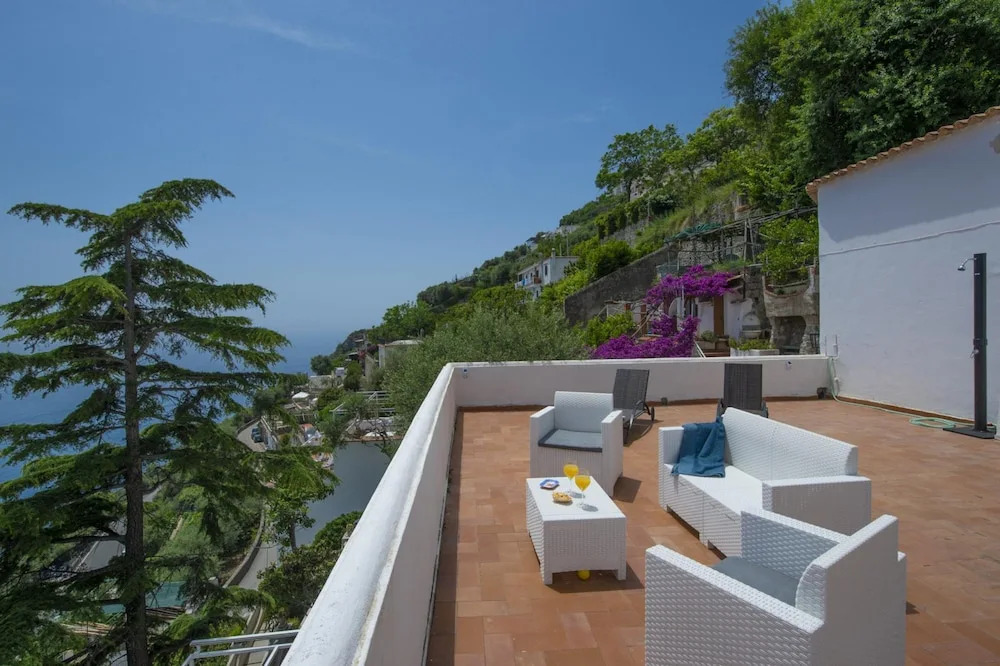 Villa Albatros - Stunning 2 Floors Villa for Large Groups