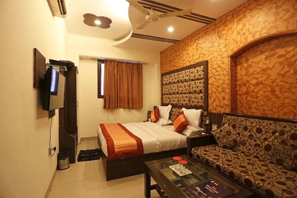 OYO 8188 Vardhmaan Inn