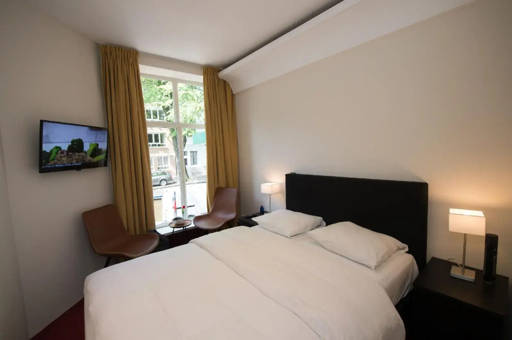 Rembrandtplein Bed & Breakfast